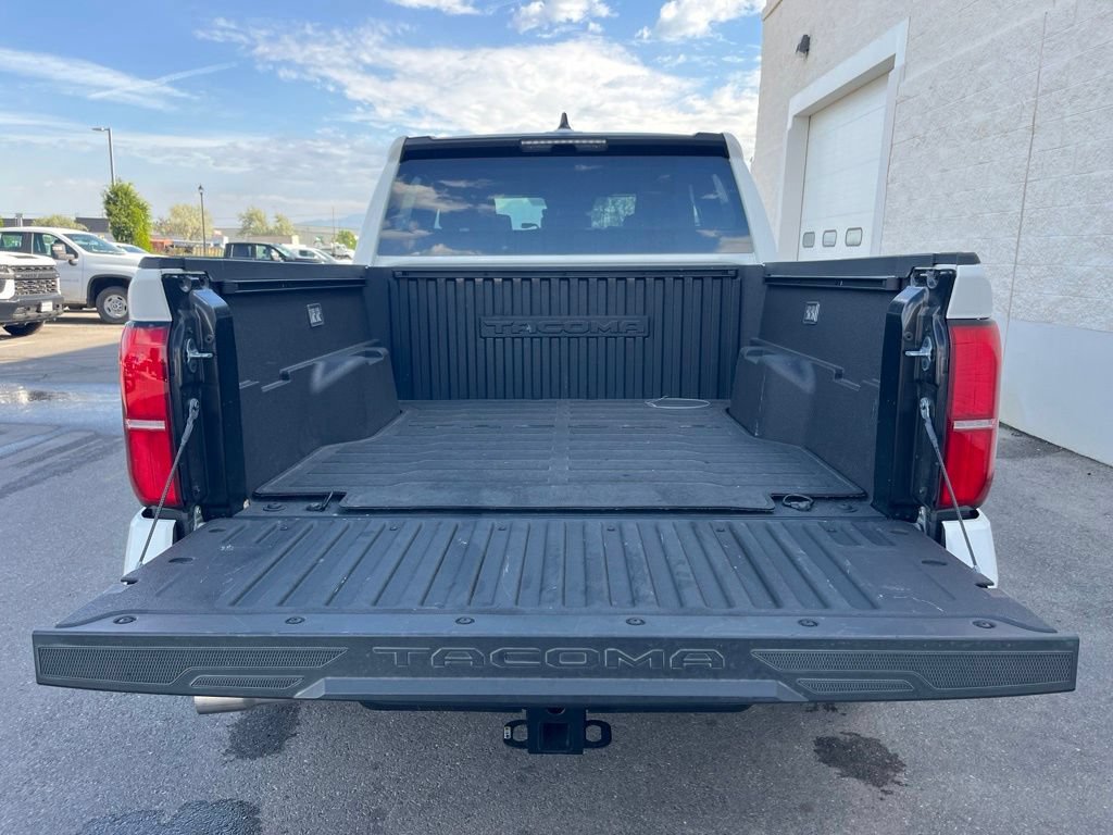 Used 2025 Toyota Tacoma SR5 AWD/4WD image 25
