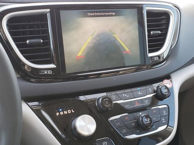 Used 2024 Chrysler Pacifica Touring-L image 25