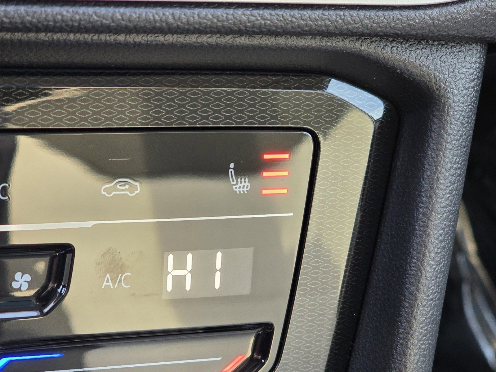 New 2025 Volkswagen Taos SE image 24