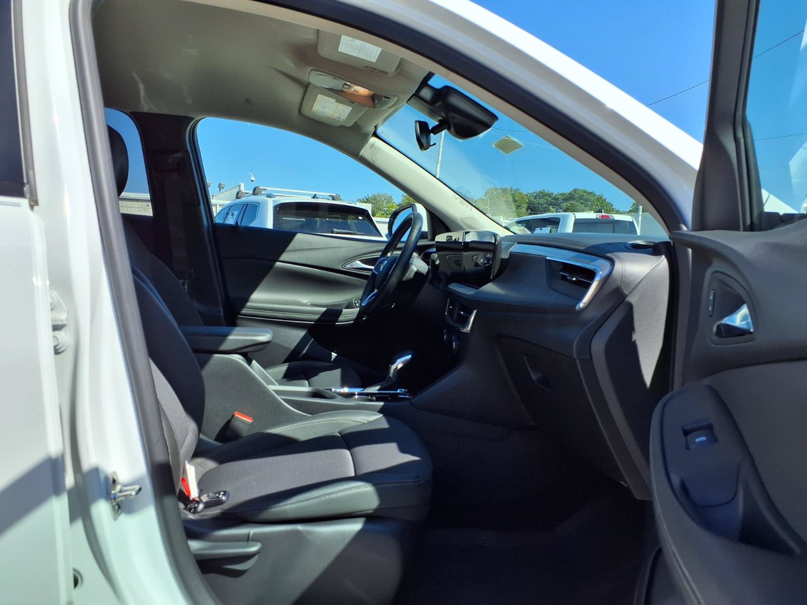 Used 2025 Buick Encore GX Preferred FWD image 25