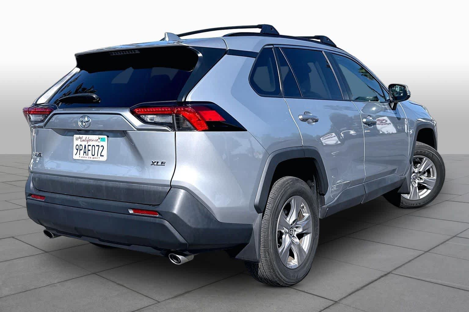 Used 2024 Toyota RAV4 XLE FWD image 11