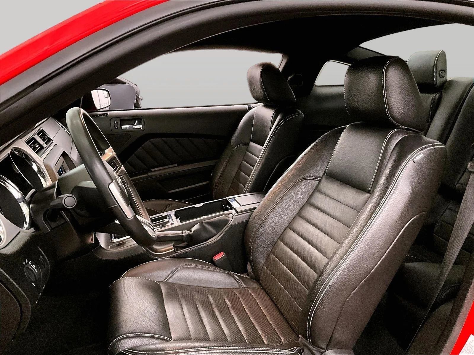 Used 2012 Ford Mustang GT Premium image 25