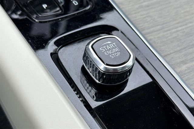 Certified 2023 Volvo XC60 B6 Ultimate w/ Protection Package Premier image 26