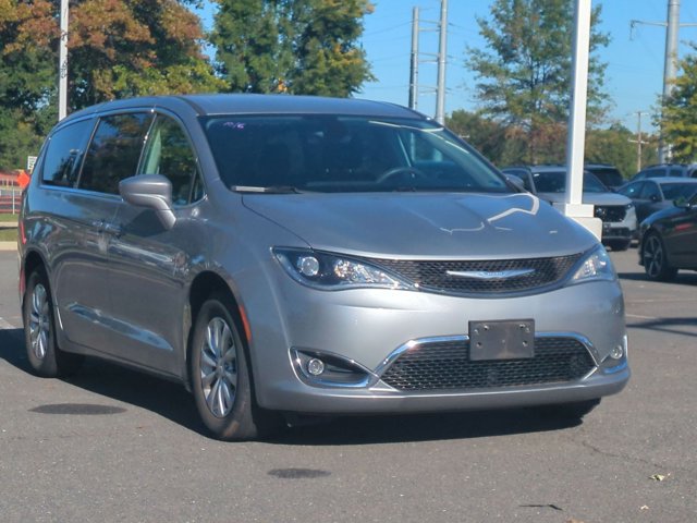 Used 2018 Chrysler Pacifica Touring Plus FWD image 3