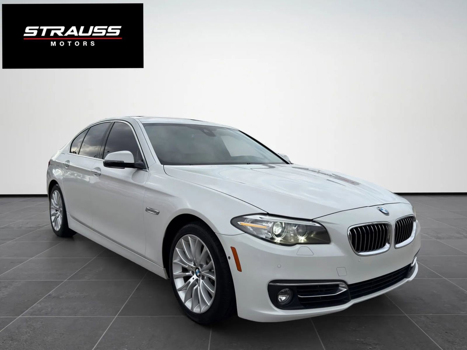 Used 2016 BMW 528i Sedan w/ Premium Package image 1