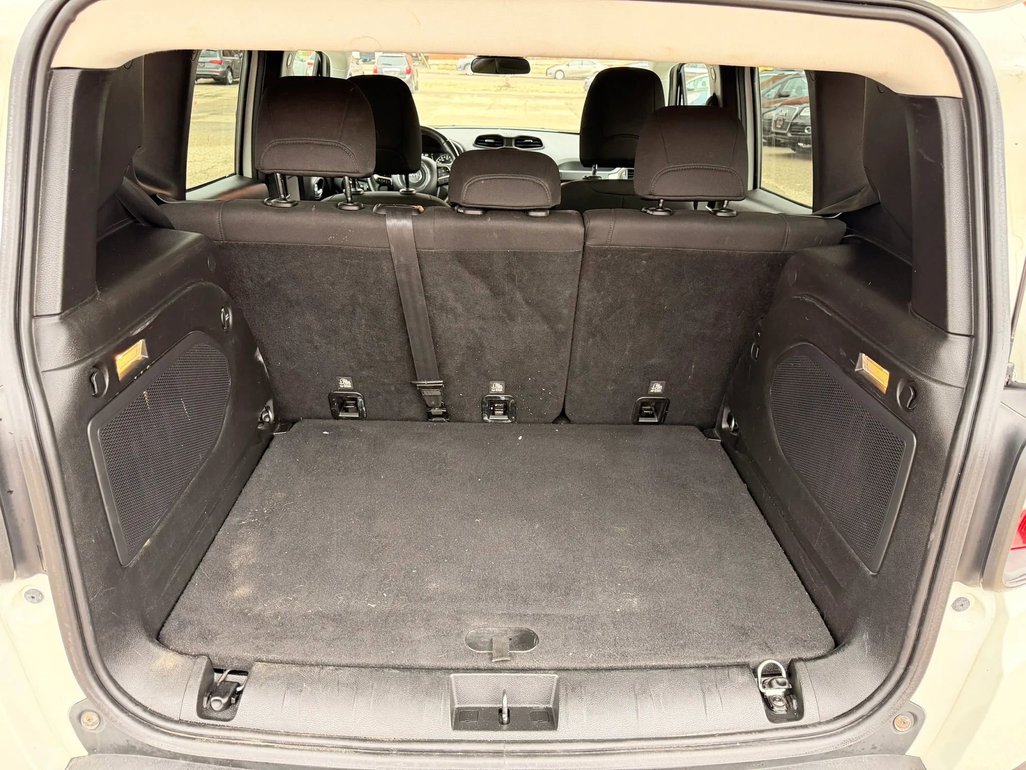 Used 2015 Jeep Renegade Latitude AWD/4WD image 17