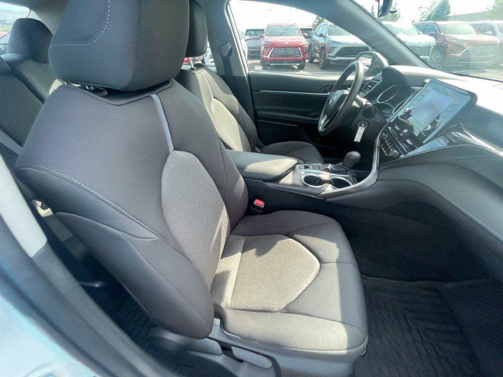 Used 2021 Toyota Camry LE AWD/4WD image 29