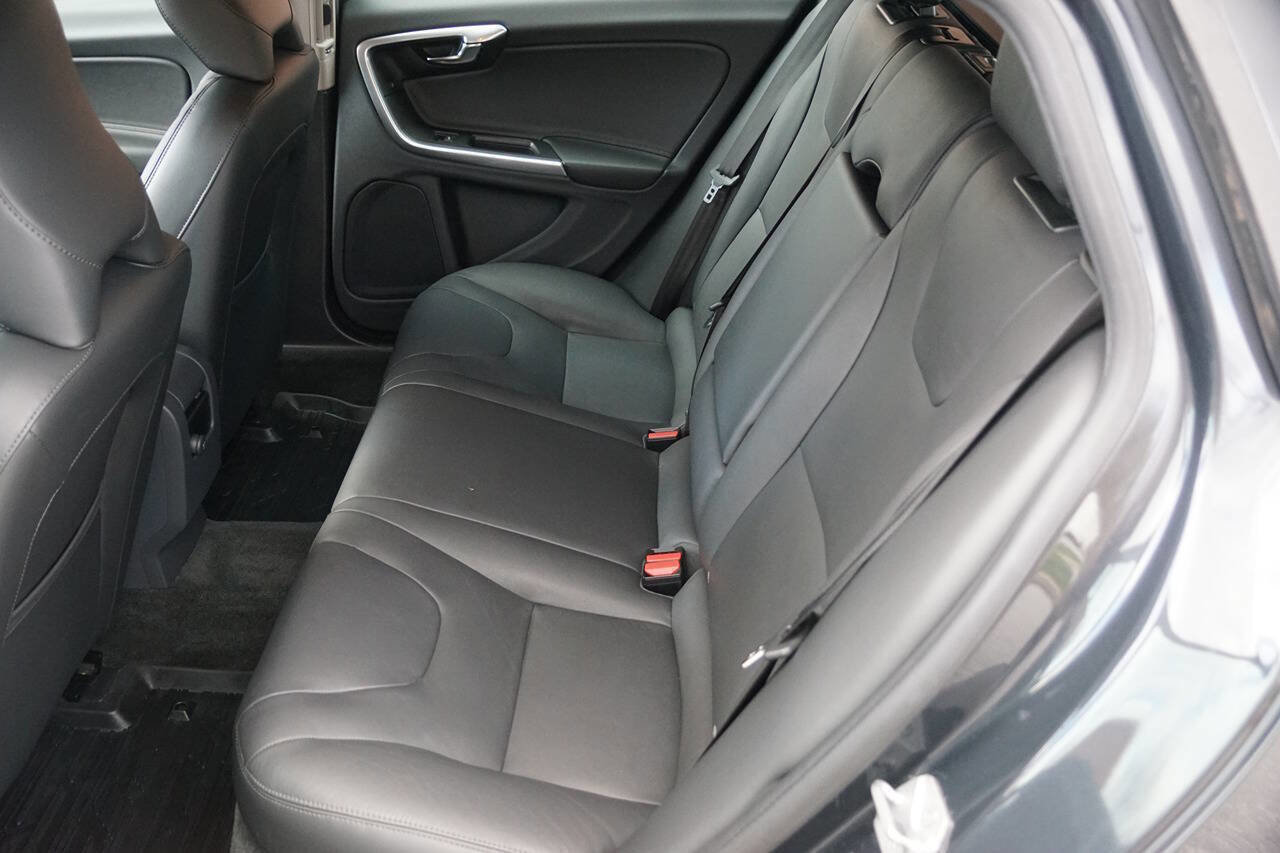 Used 2016 Volvo V60 T5 Premier w/ Convenience Package image 33
