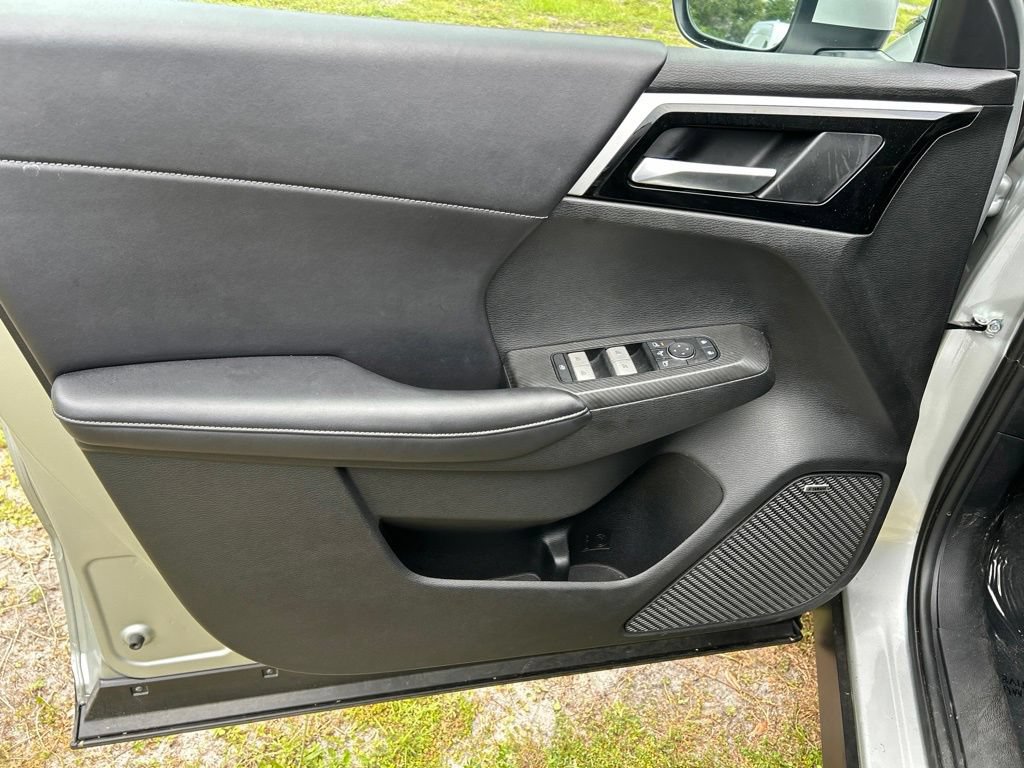 Used 2025 Mitsubishi Outlander SE AWD/4WD image 17