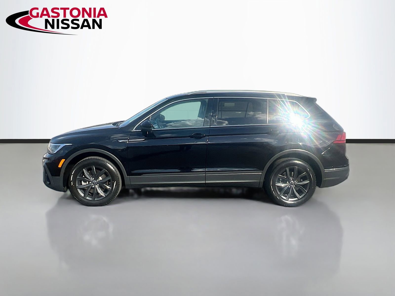 Used 2024 Volkswagen Tiguan SE image 5