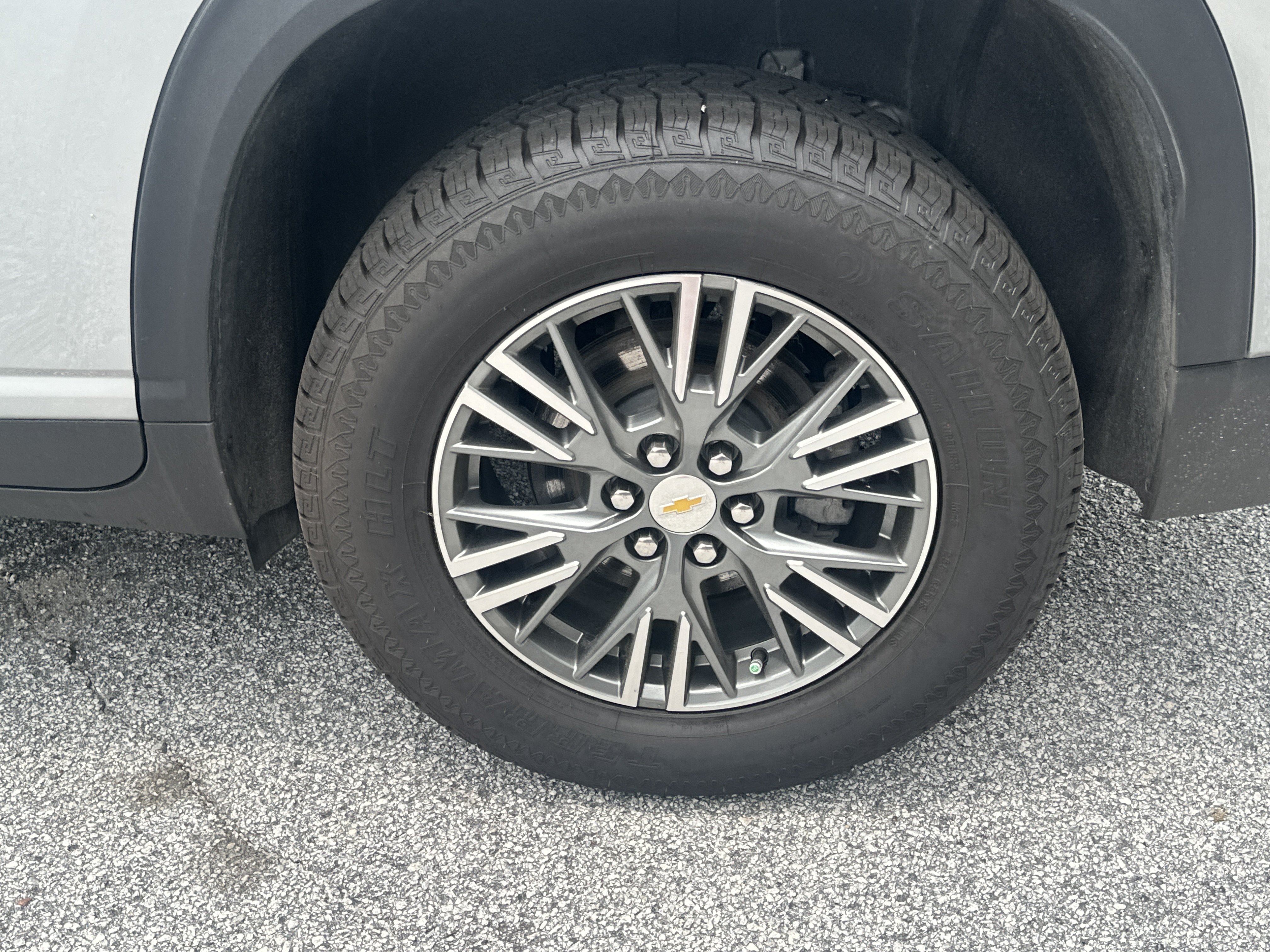 Used 2024 Chevrolet Traverse LT FWD image 20