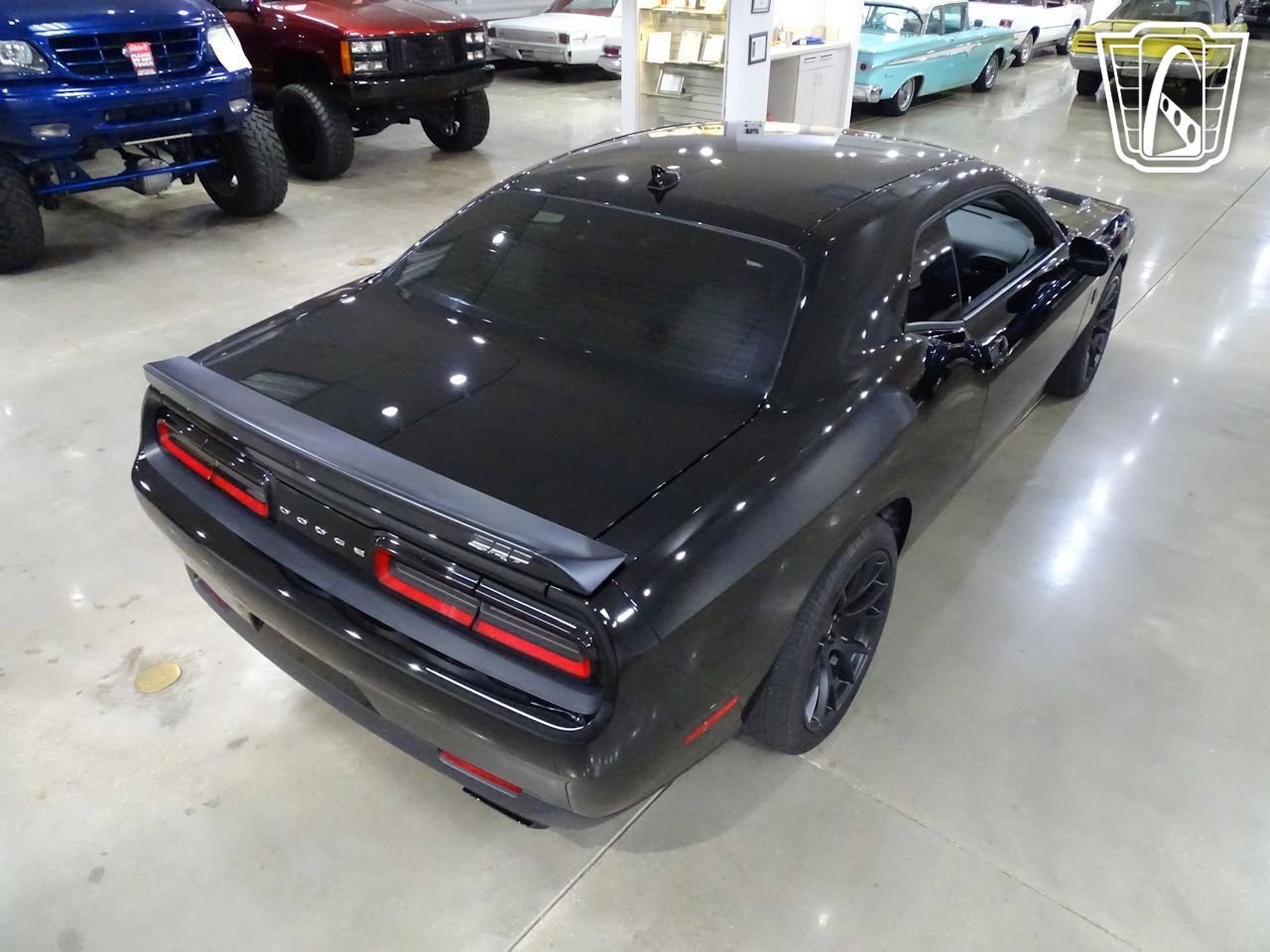Used 2015 Dodge Challenger SRT Hellcat RWD image 15