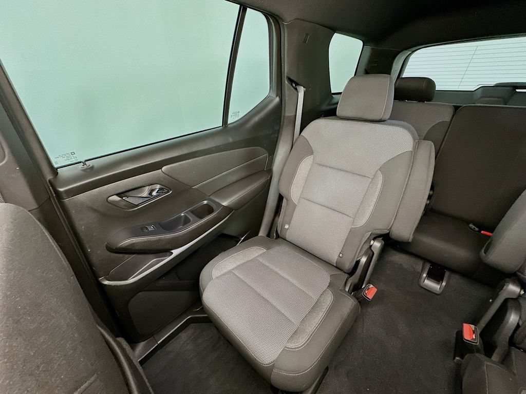 Used 2022 Chevrolet Traverse LT w/ LPO, Cargo Package FWD image 12