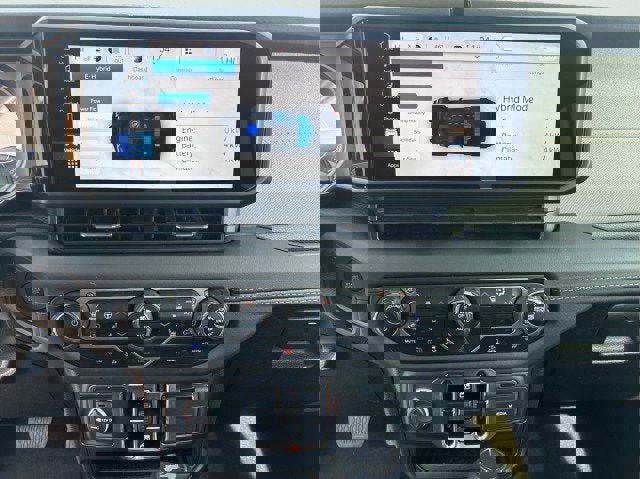 Used 2025 Jeep Wrangler Sahara 4xe image 16