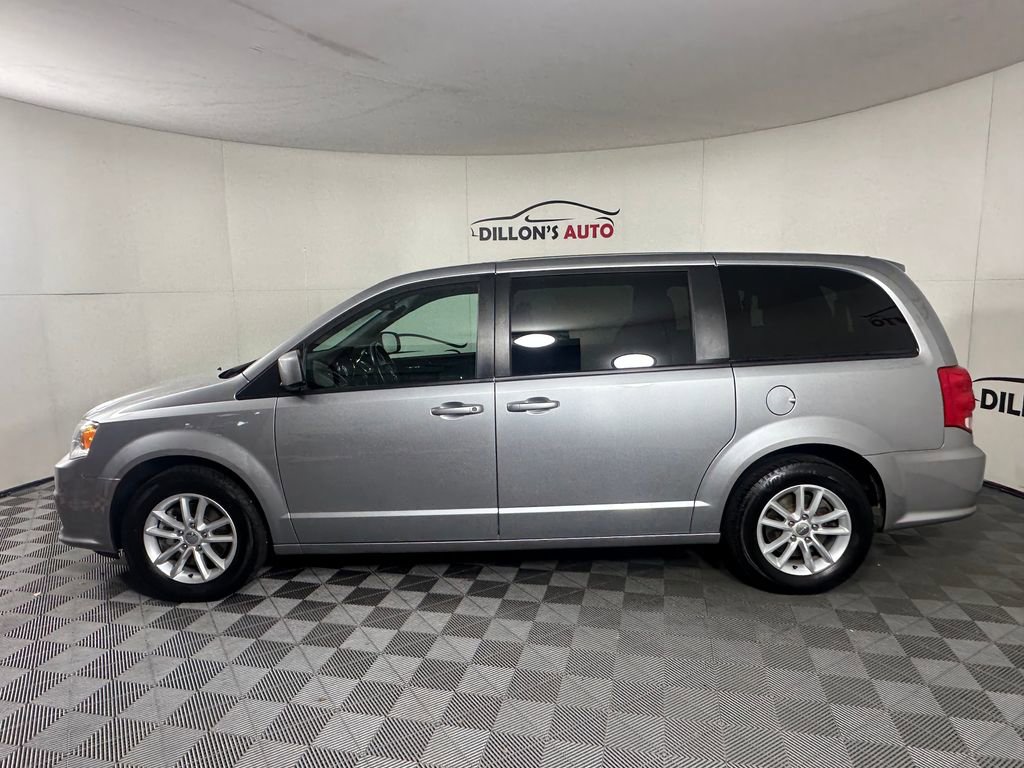Used 2020 Dodge Grand Caravan SE image 3