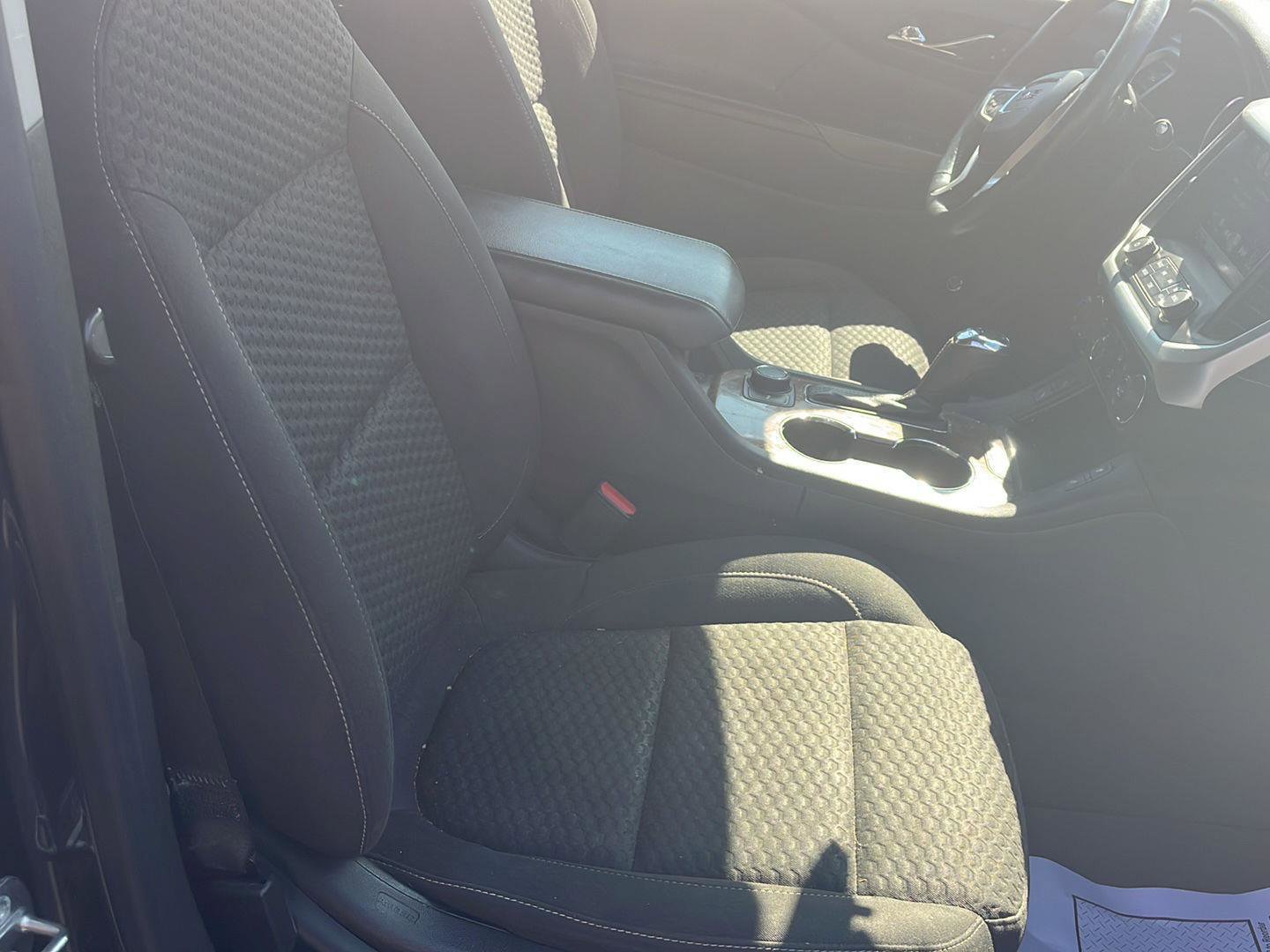 Used 2017 GMC Acadia SLE w/ Driver Alert Package I FWD image 30