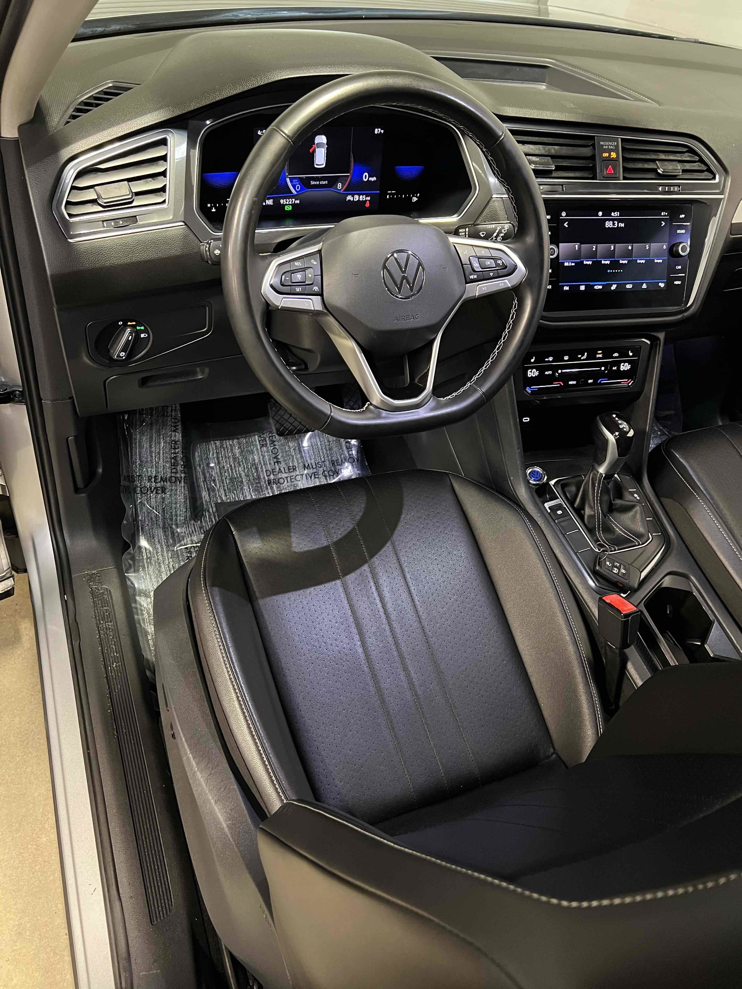 Used 2022 Volkswagen Tiguan SE image 33