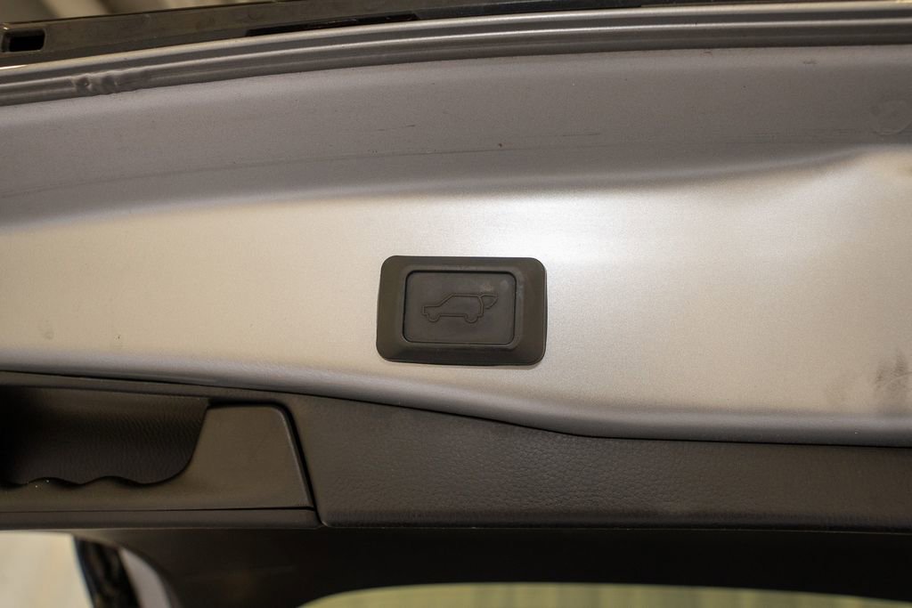 Used 2019 Toyota RAV4 XSE image 6