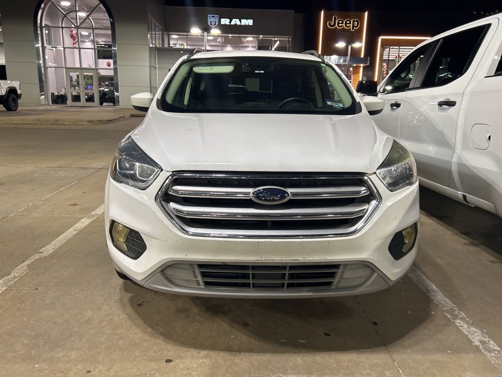 Used 2018 Ford Escape SE w/ Ford Safe & Smart Package image 4