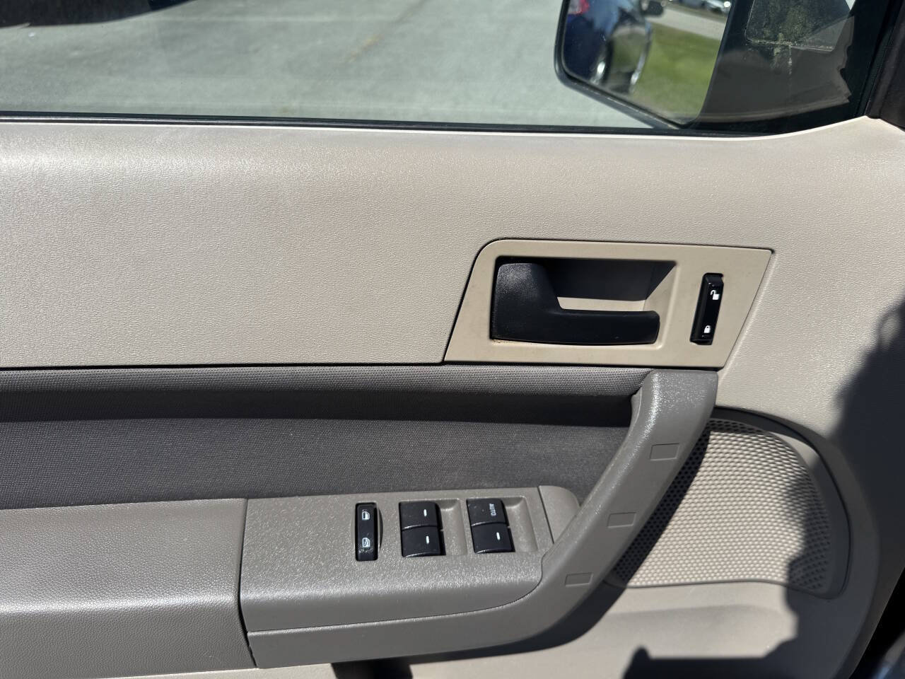 Used 2009 Ford Focus SE FWD image 14