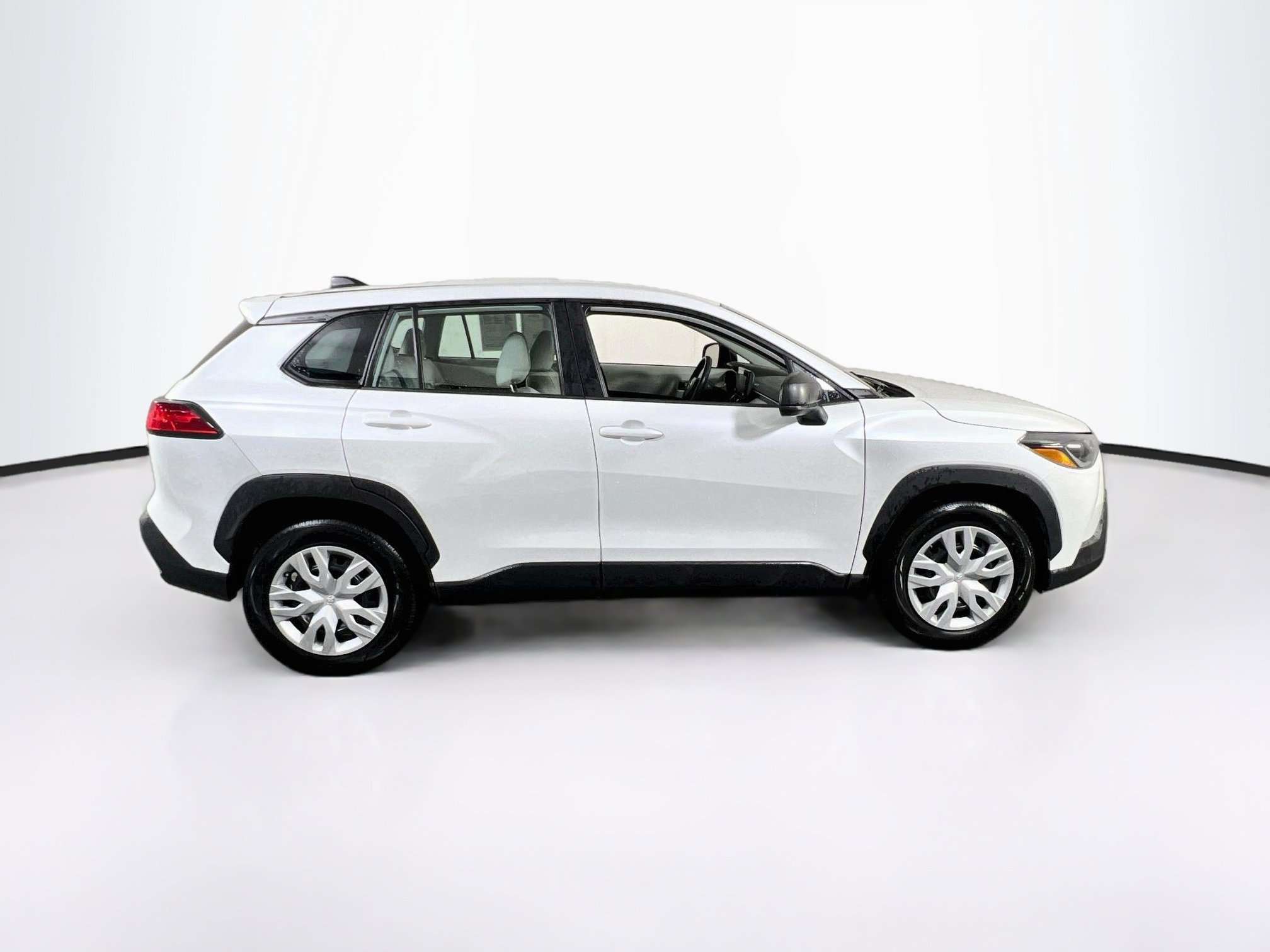 Used 2022 Toyota Corolla Cross L AWD/4WD image 4