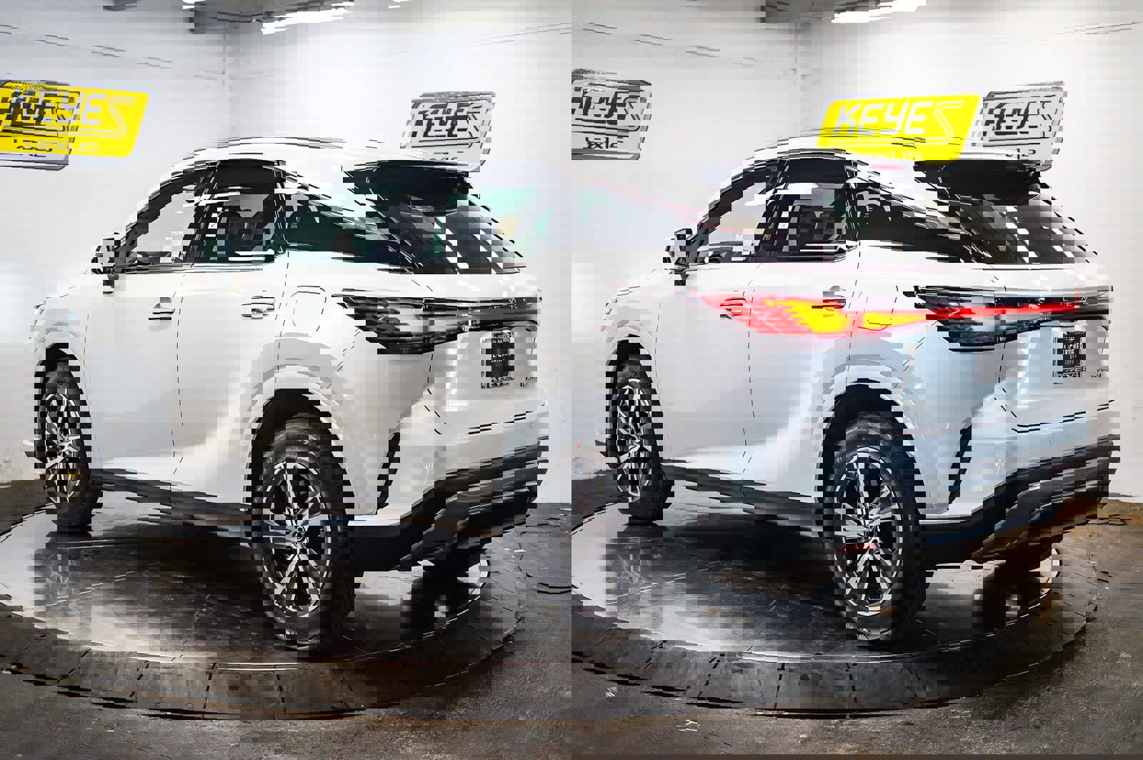 Used 2024 Lexus RX 350 Premium w/ Accessory Package (Z1) FWD image 2