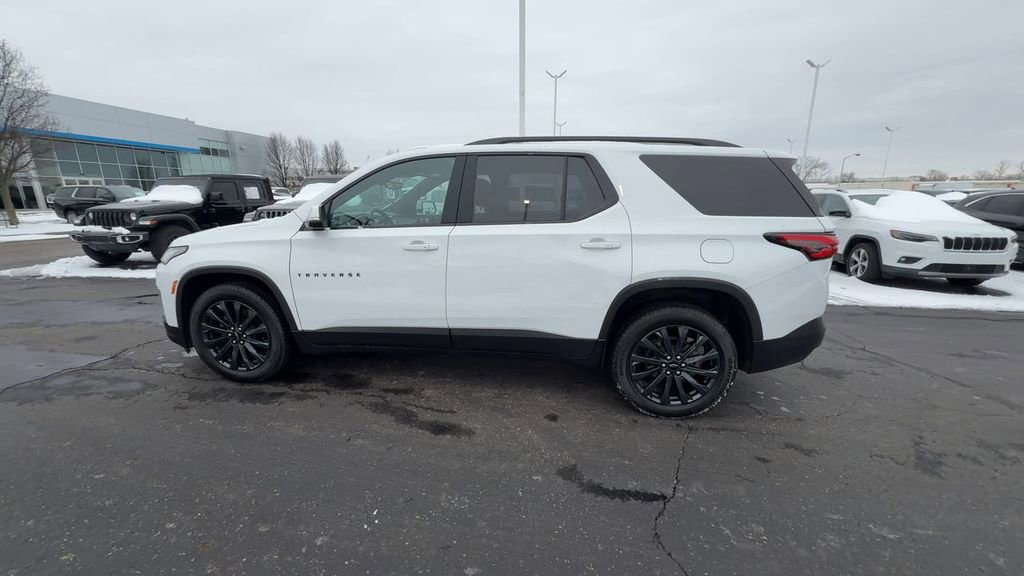 Used 2023 Chevrolet Traverse RS image 5