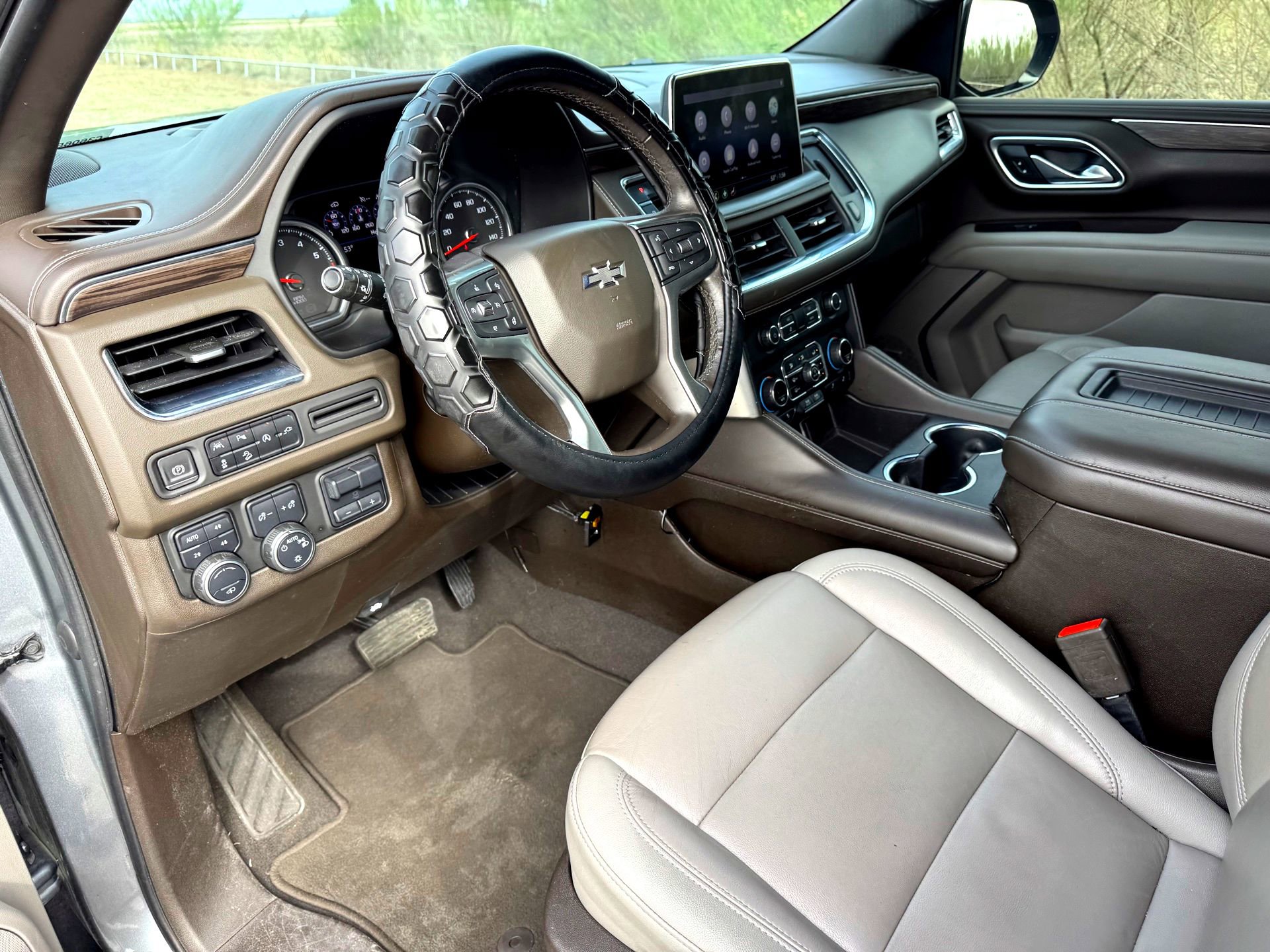 Used 2021 Chevrolet Tahoe Z71 w/ Z71 Off-Road Package image 11