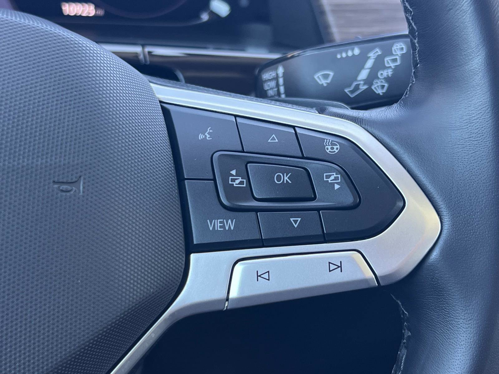 Certified 2025 Volkswagen Atlas SEL Premium R-Line image 10