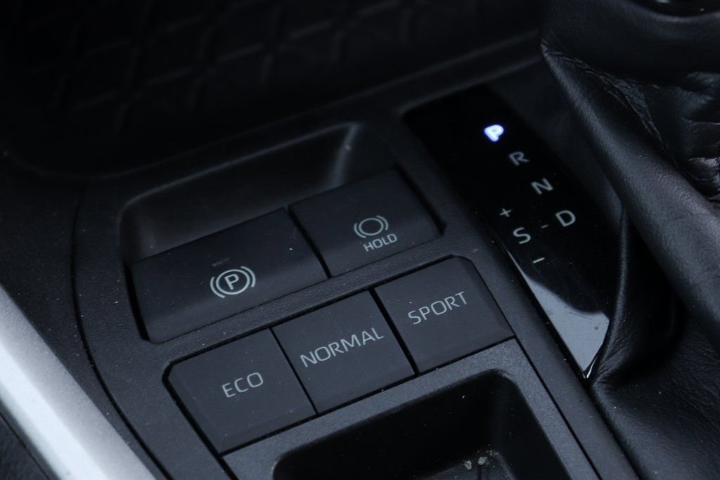 Used 2022 Toyota RAV4 XLE image 28