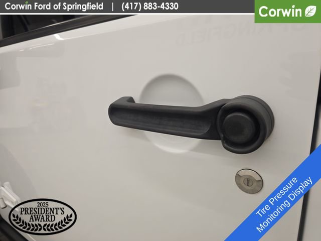 Used 2017 Jeep Wrangler Rubicon AWD/4WD image 15