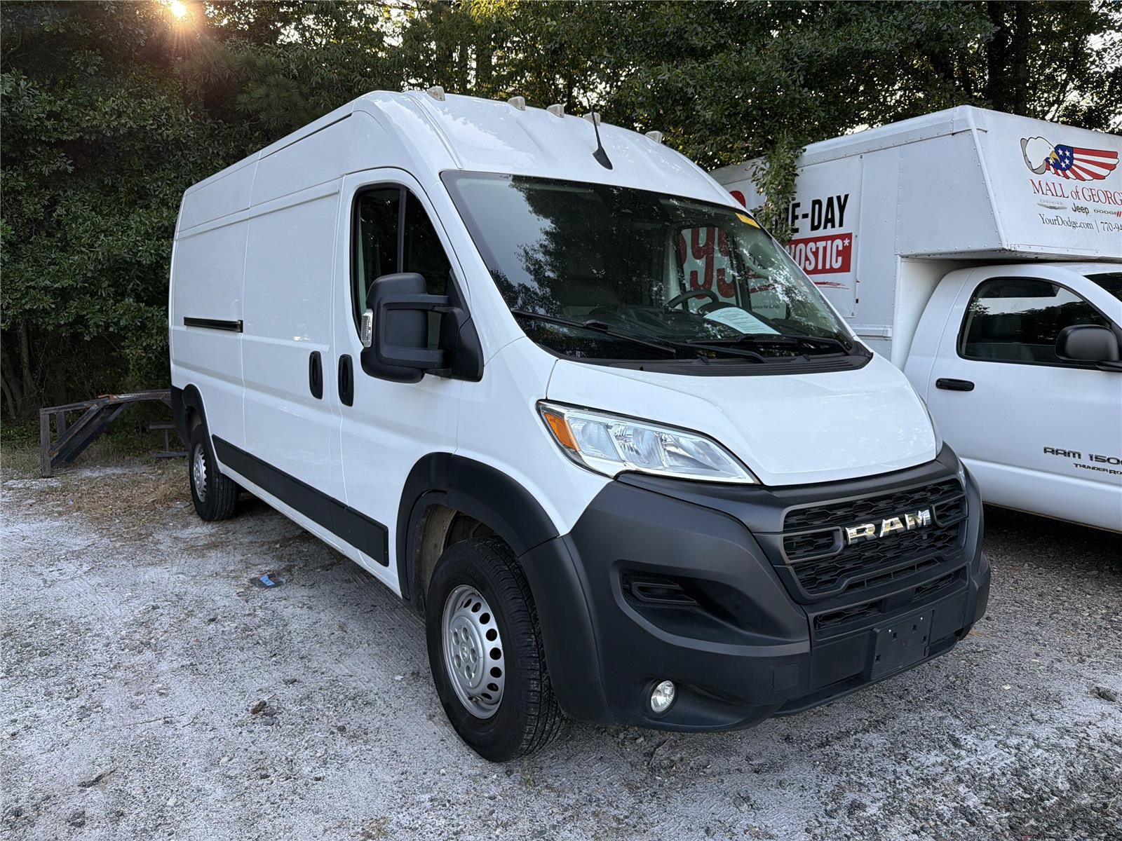 Used 2025 RAM ProMaster 2500 w/ Convenience Group FWD image 3