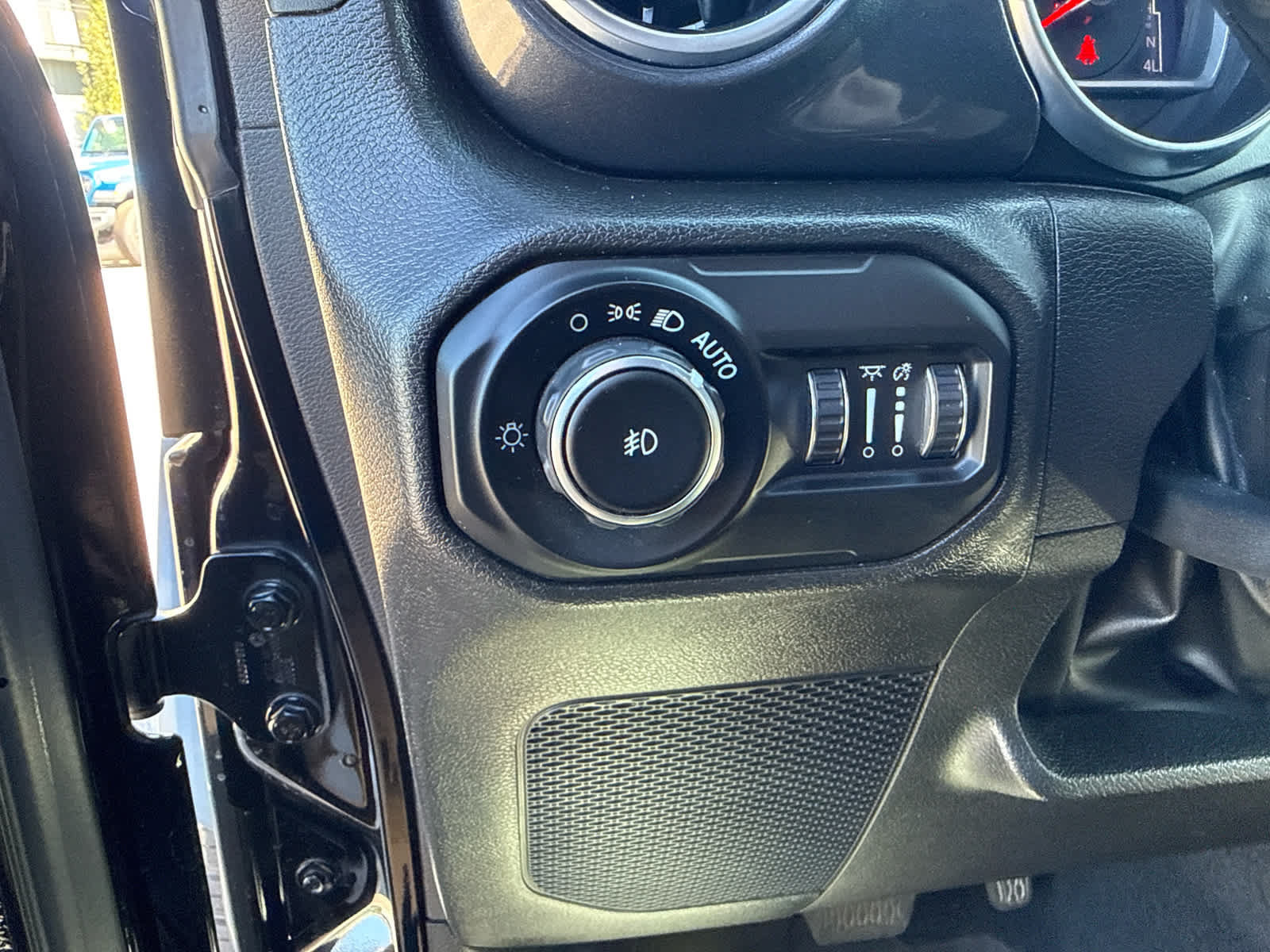 Certified 2022 Jeep Wrangler Unlimited Rubicon w/ Xtreme Recon 35" Tire Package AWD/4WD image 29