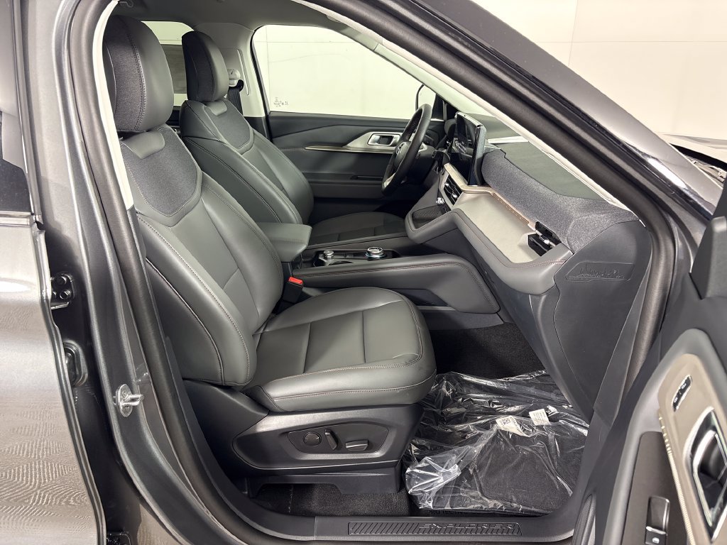 New 2026 Ford Explorer Active w/ Active Comfort Package RWD image 5