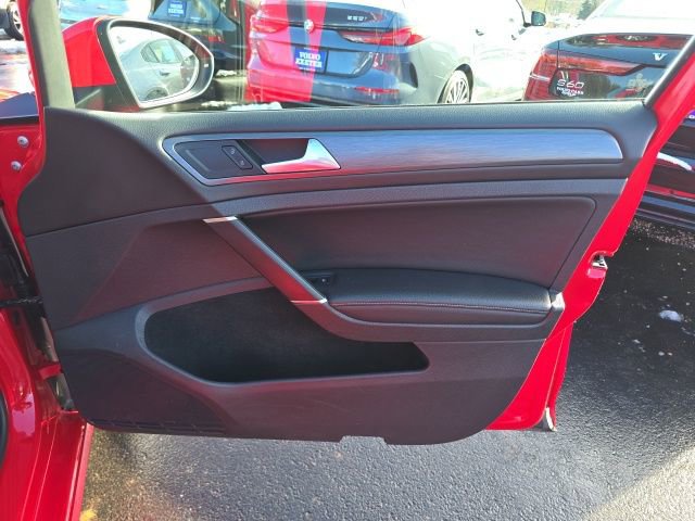 Used 2018 Volkswagen Golf SE image 15