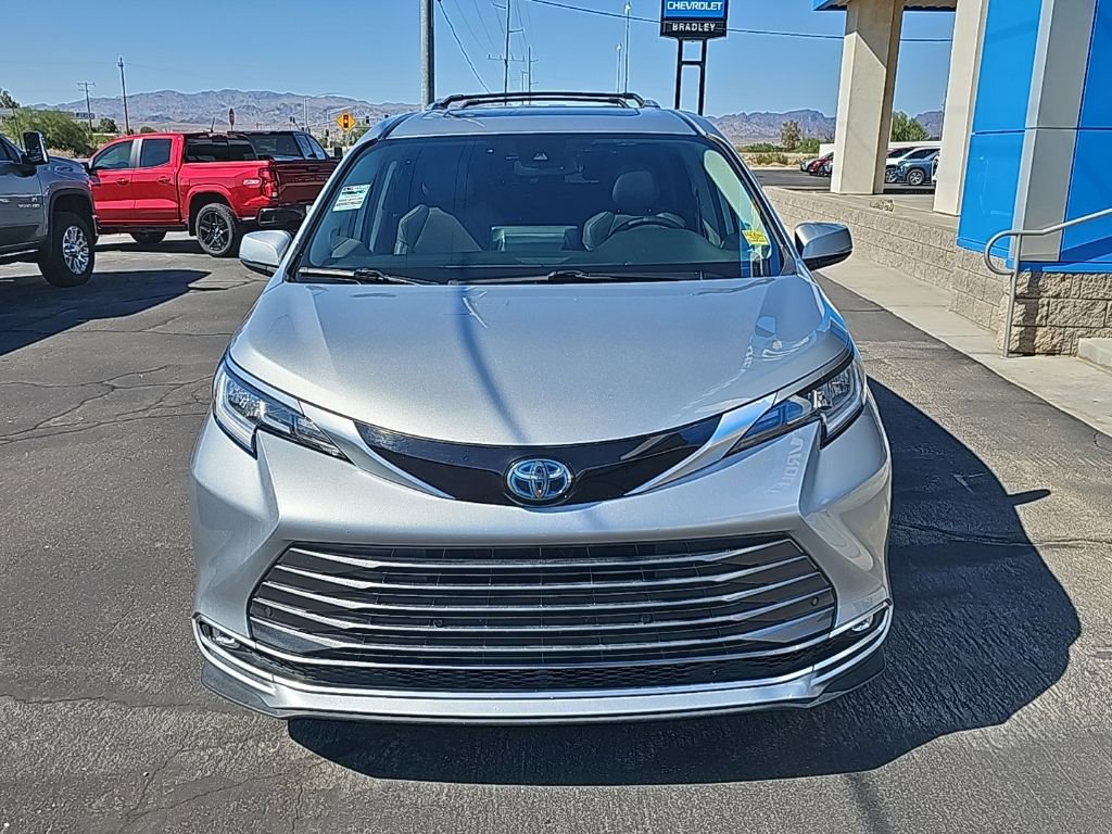 Used 2021 Toyota Sienna Limited image 8