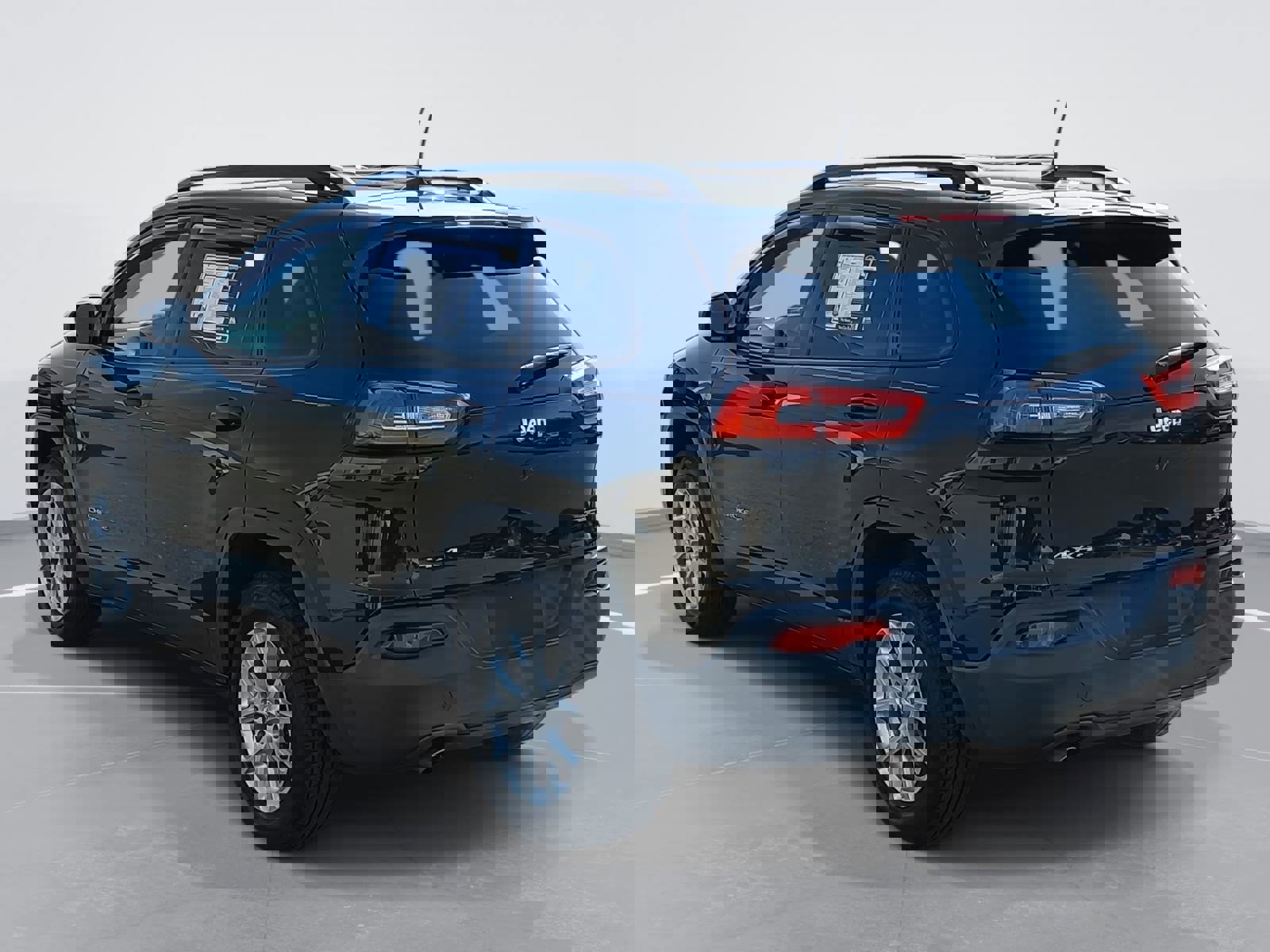 Used 2016 Jeep Cherokee Sport image 7