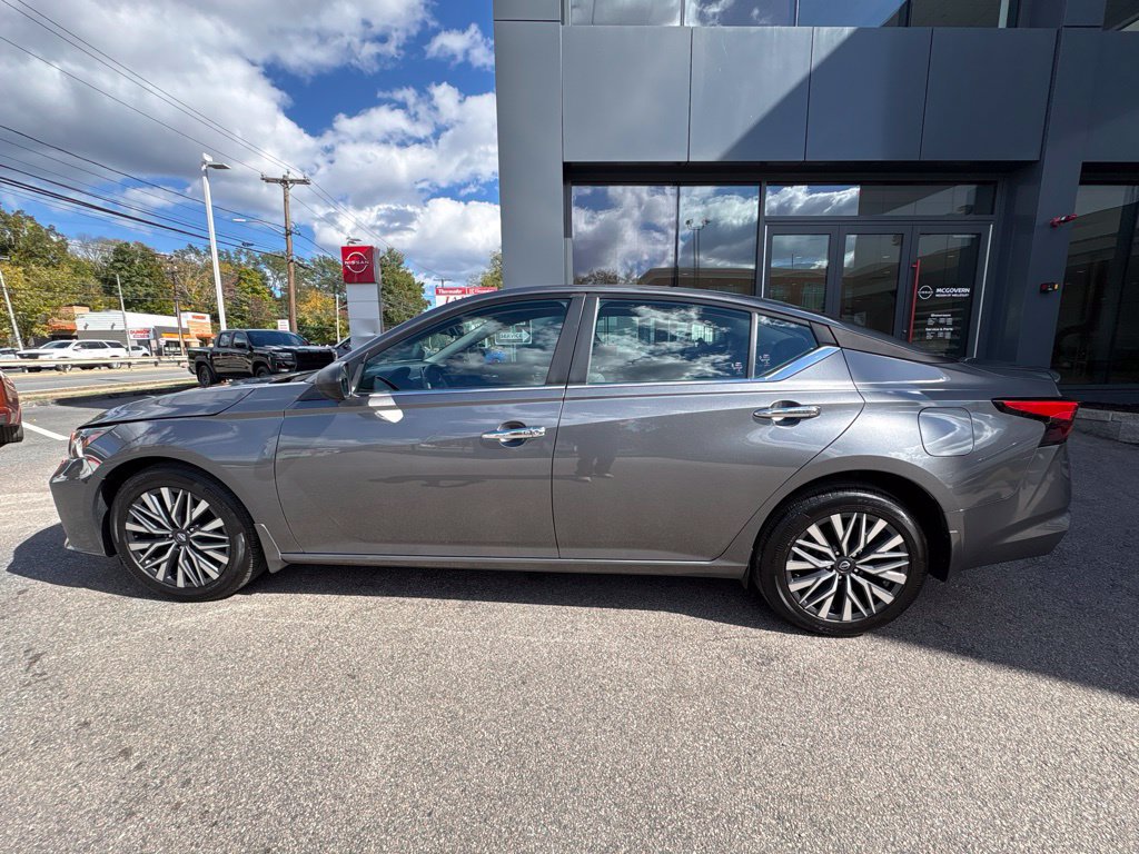 Used 2024 Nissan Altima 2.5 SV AWD/4WD image 9