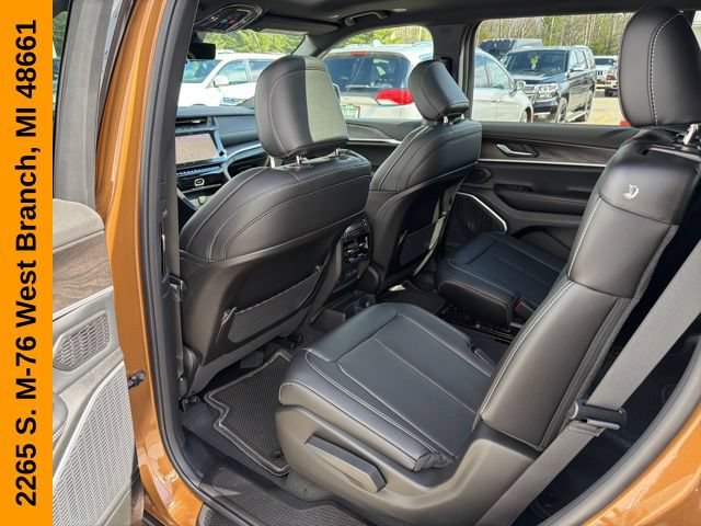 New 2026 Jeep Grand Cherokee L Limited w/ Luxury Tech Group II AWD/4WD image 38