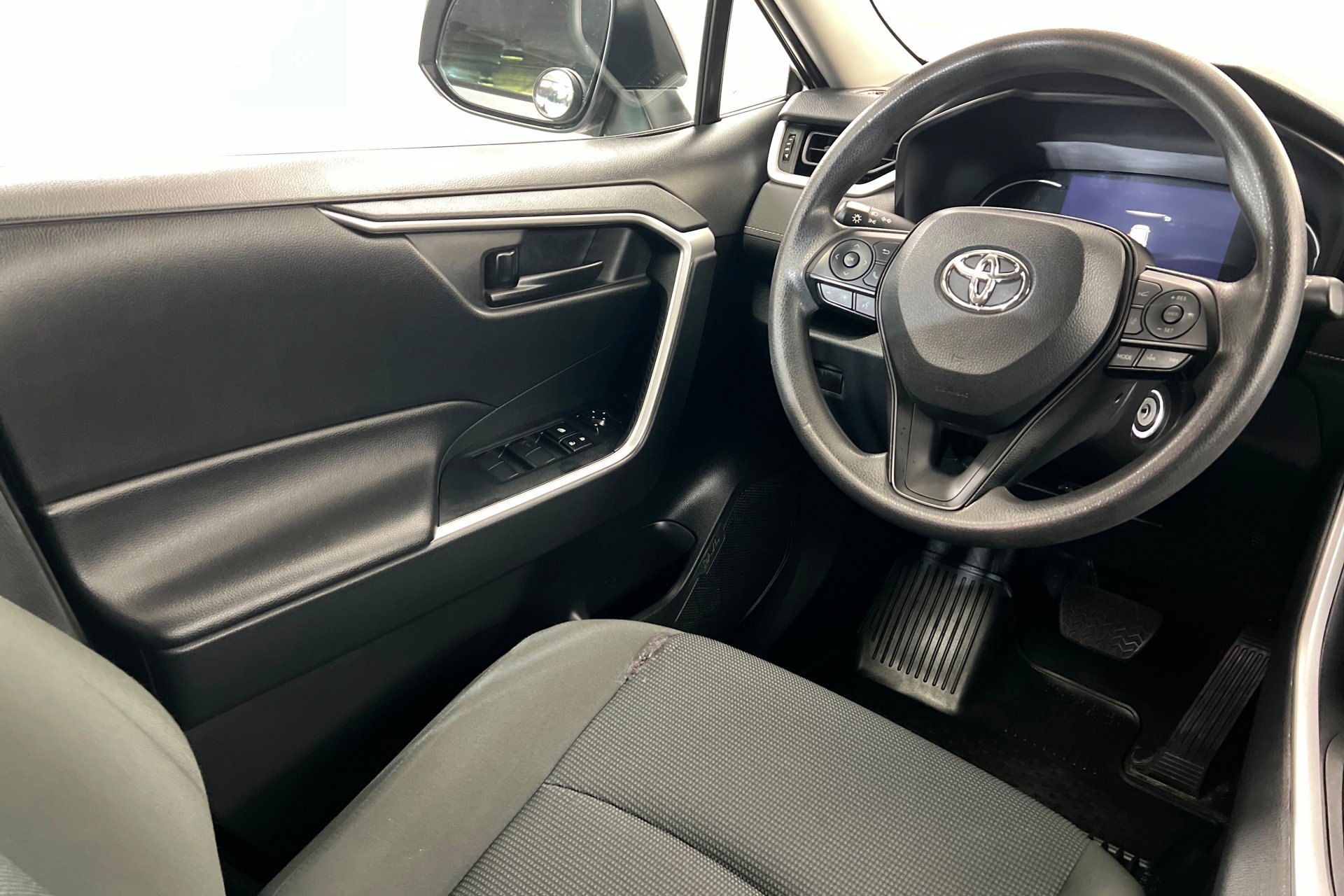Certified 2024 Toyota RAV4 LE AWD/4WD image 12