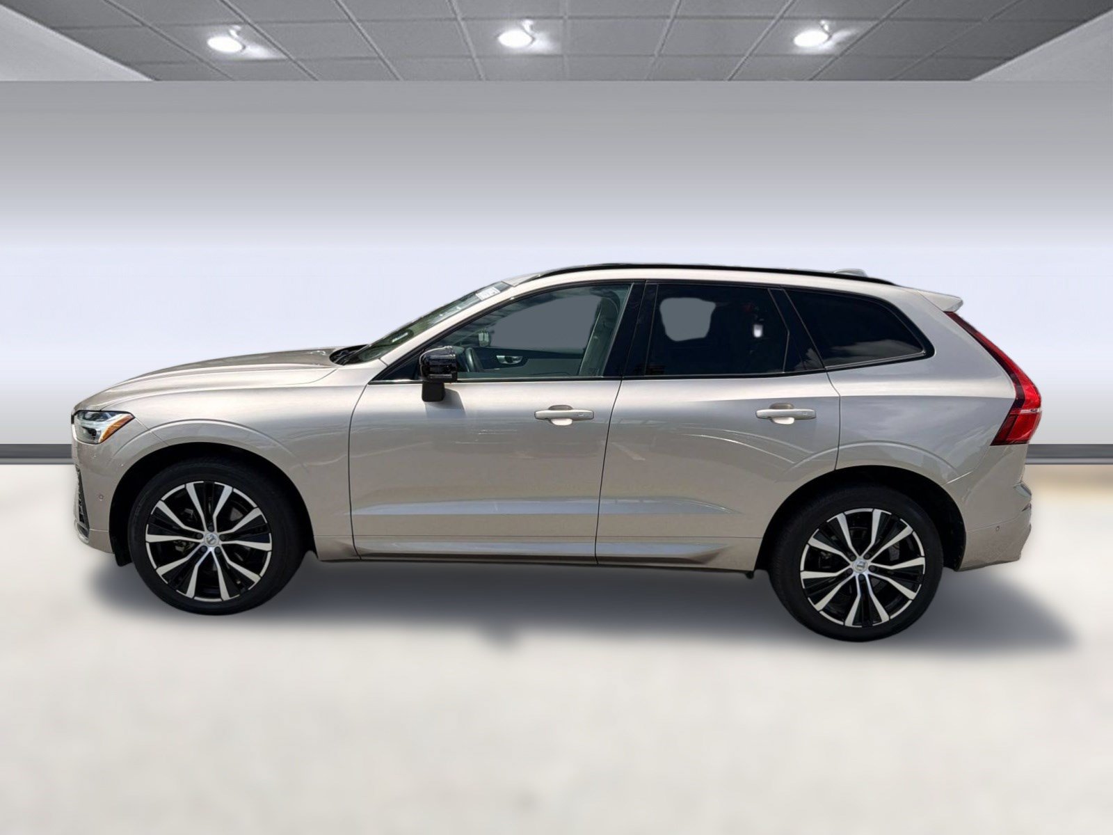 Certified 2023 Volvo XC60 B5 Plus w/ Climate Package FWD image 2