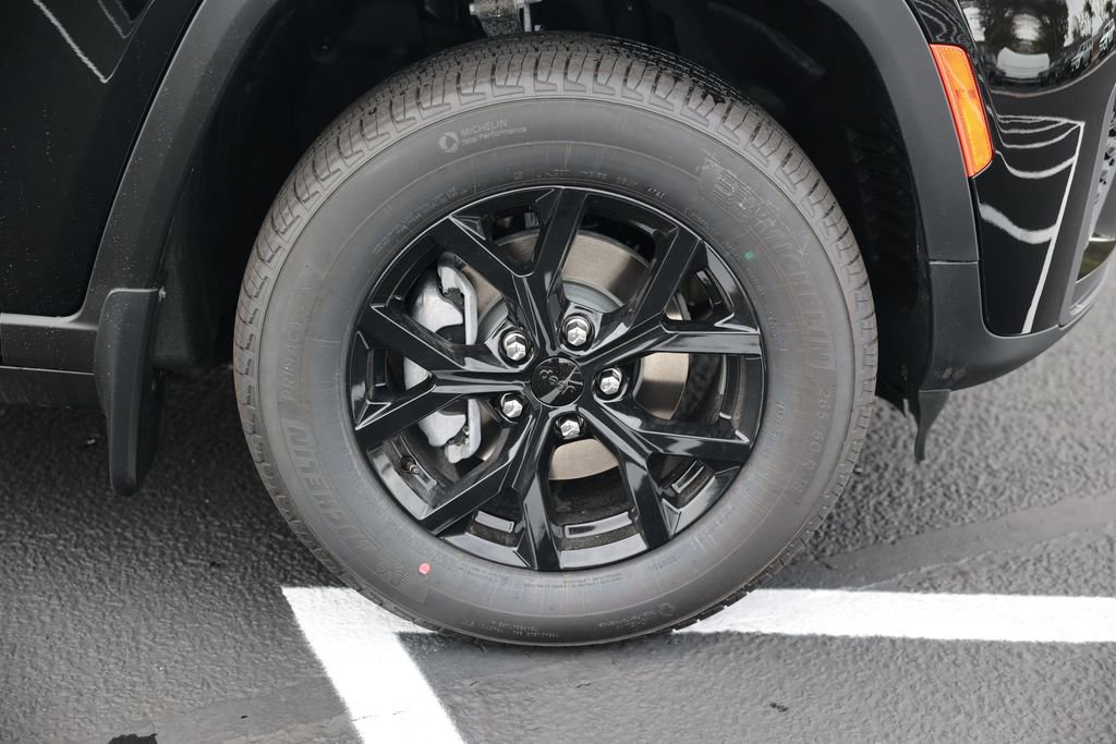 New 2026 Jeep Grand Cherokee Laredo image 8