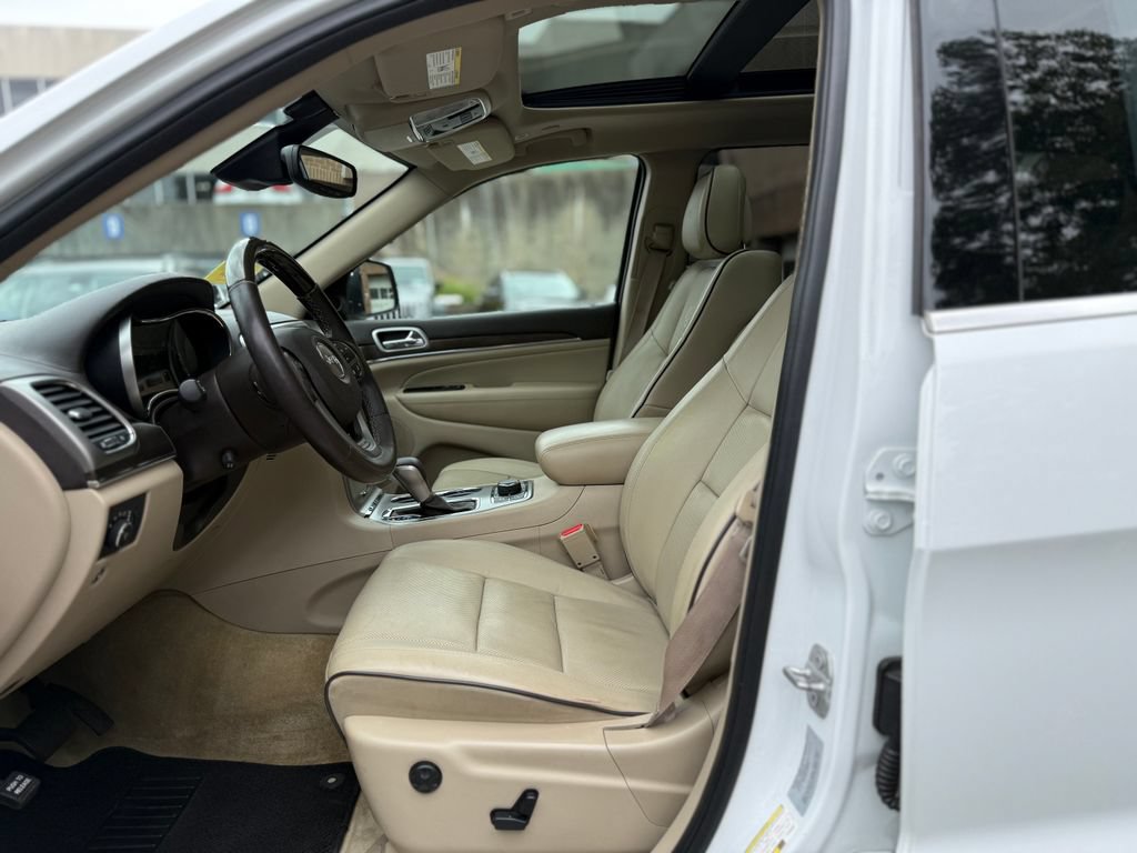 Used 2018 Jeep Grand Cherokee Overland AWD/4WD image 19