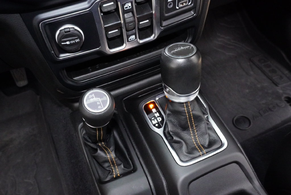 Used 2023 Jeep Gladiator Overland AWD/4WD image 16