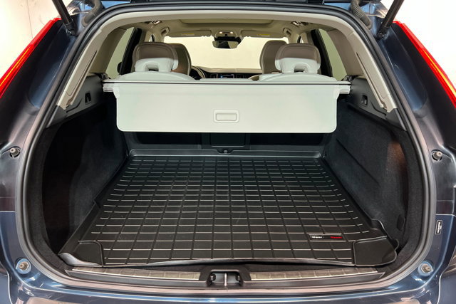 Used 2021 Volvo XC60 T6 Momentum image 22