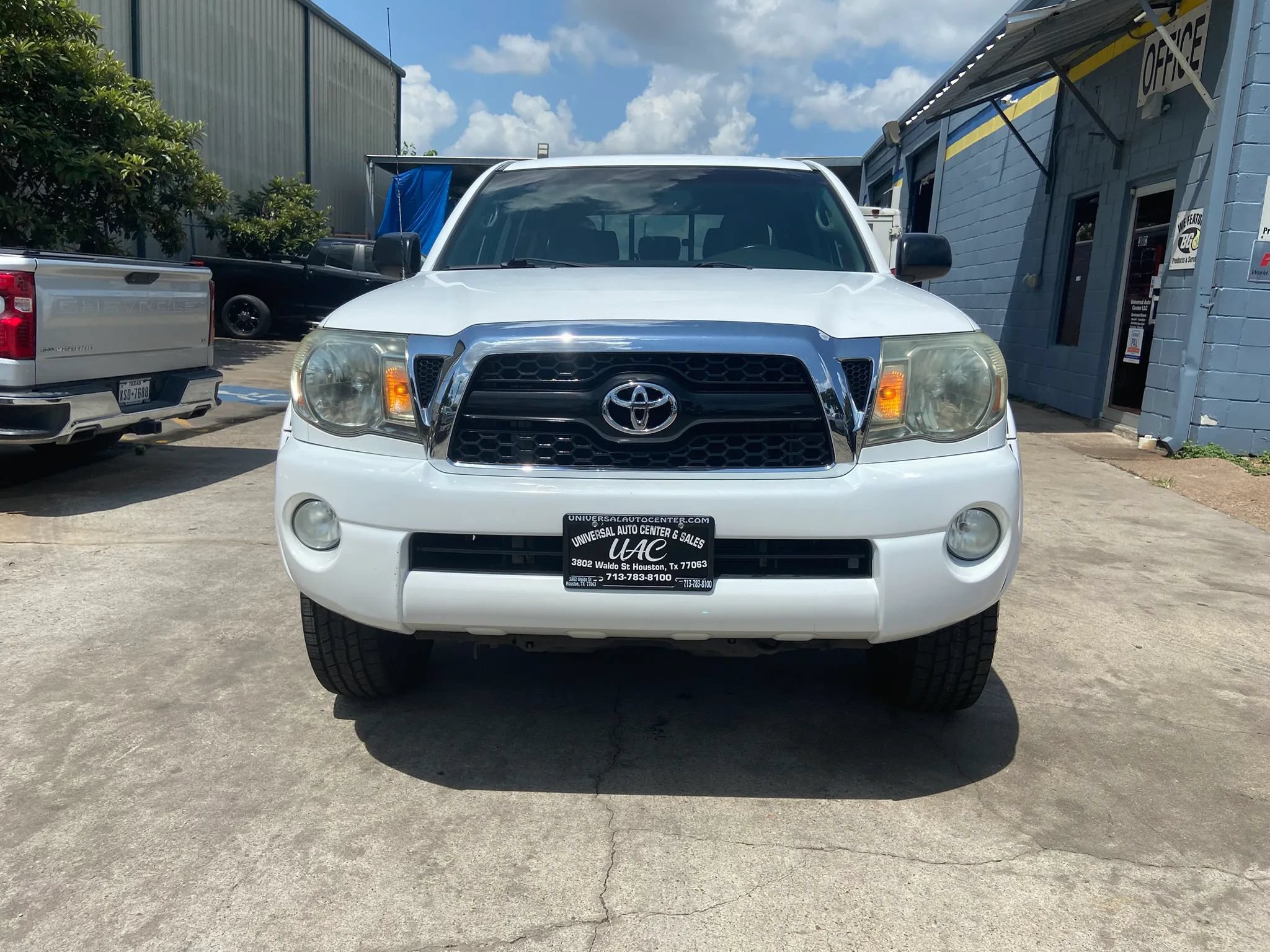 Used 2011 Toyota Tacoma PreRunner w/ SR5 Pkg #2 RWD image 2