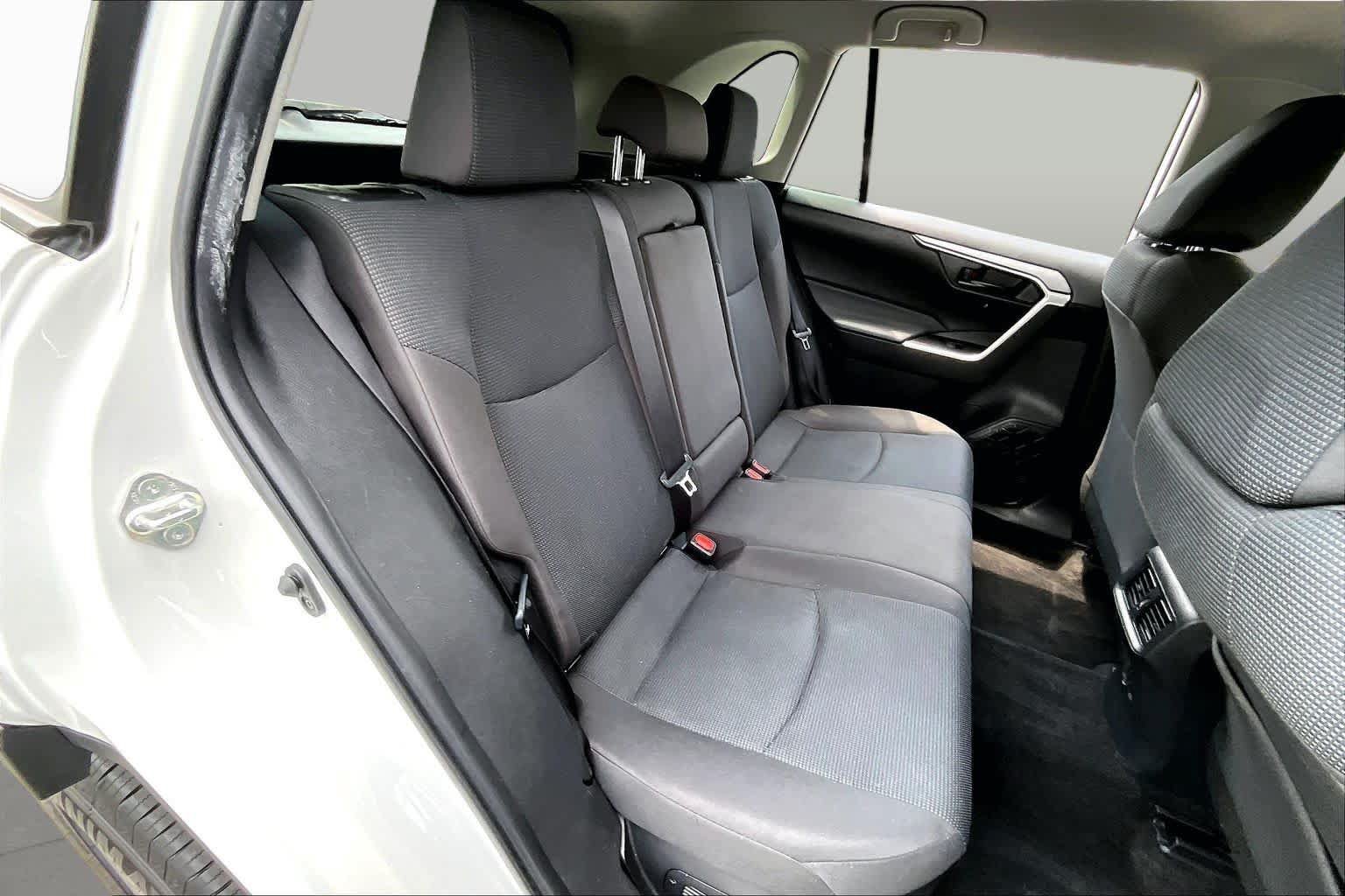 Used 2022 Toyota RAV4 LE AWD/4WD image 20