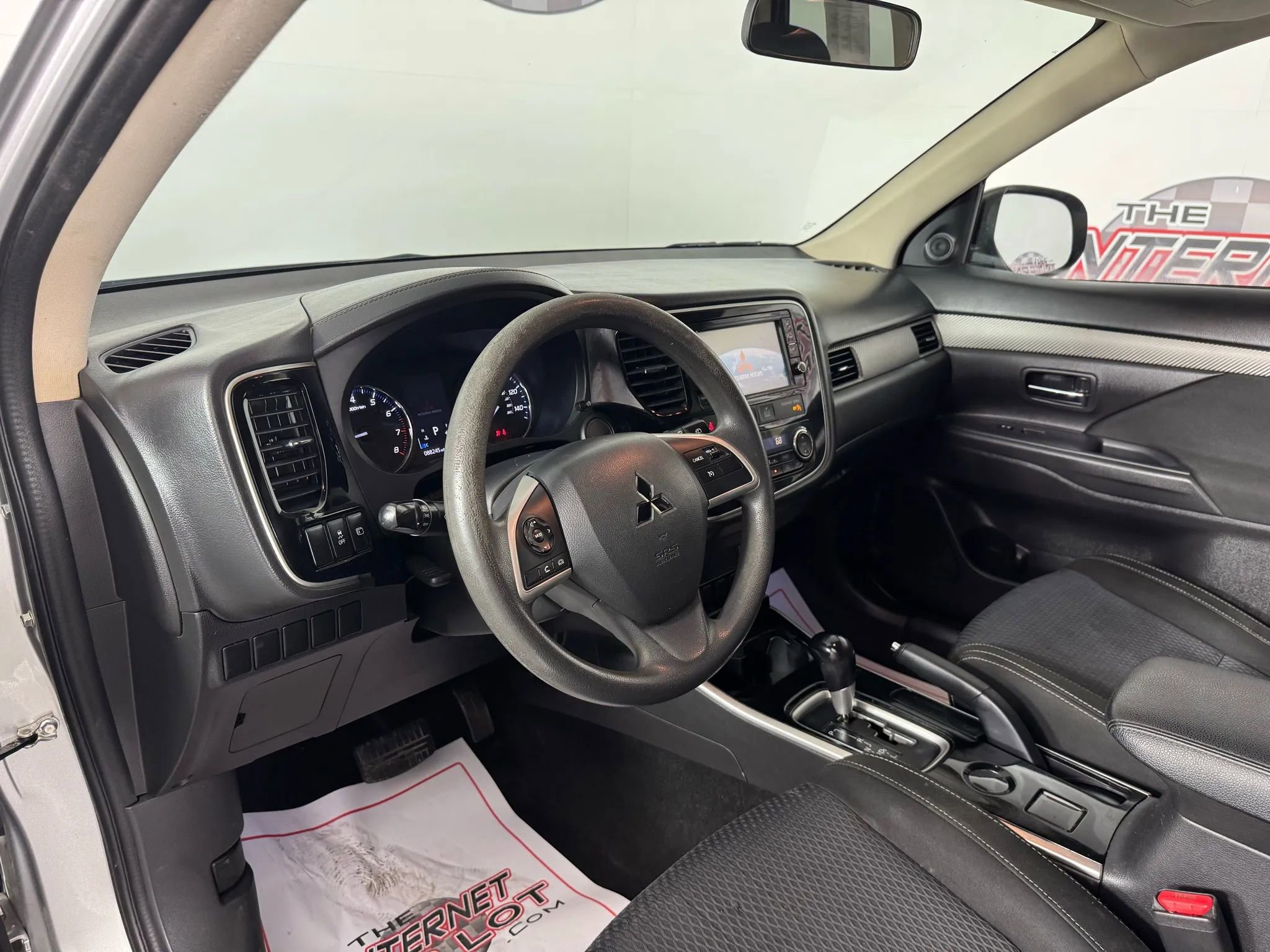 Used 2018 Mitsubishi Outlander ES image 10