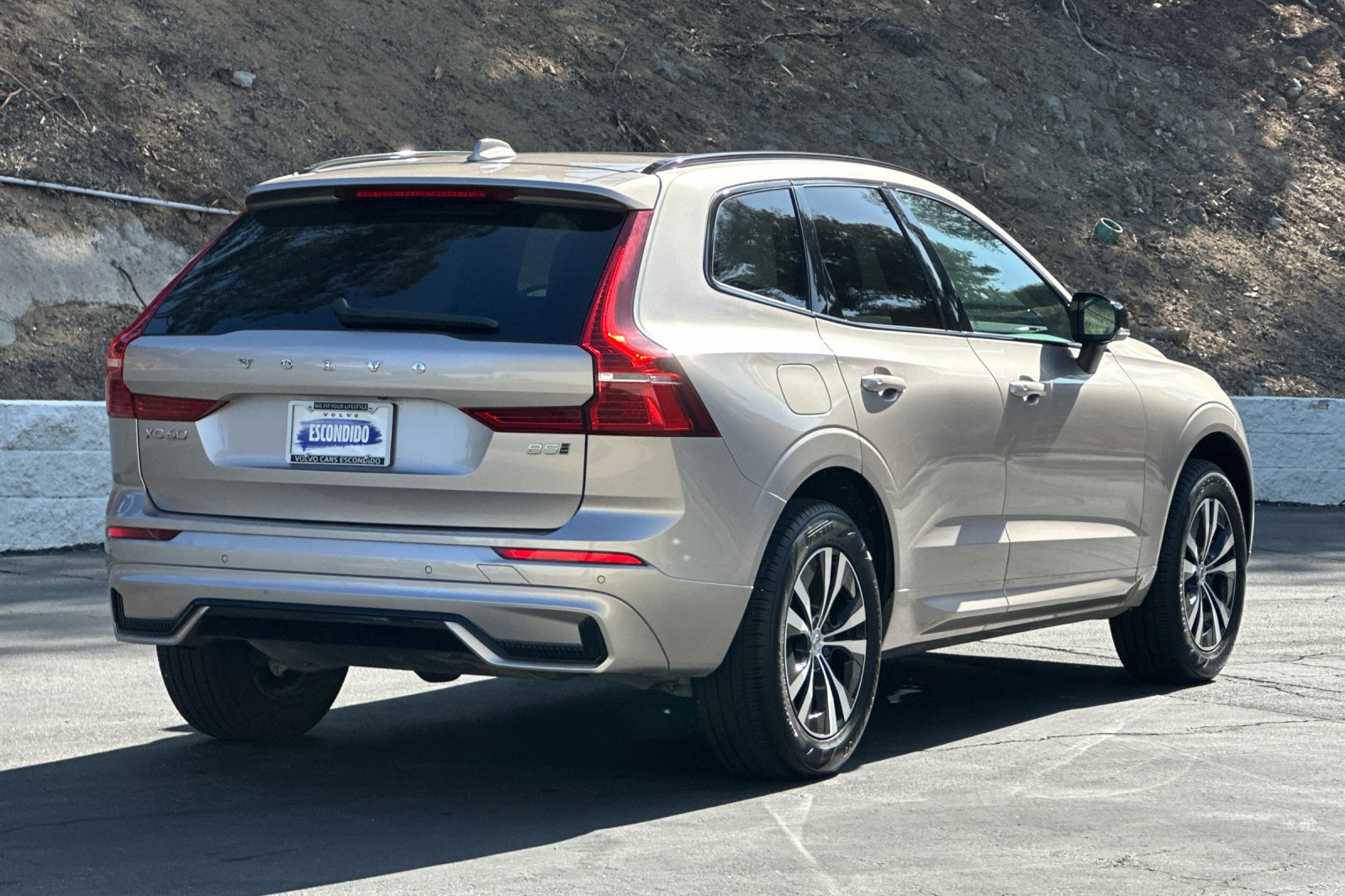 Certified 2025 Volvo XC60 B5 Core AWD/4WD image 4