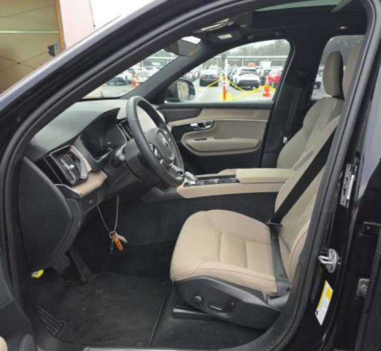 Used 2025 Volvo XC90 B5 Plus image 2